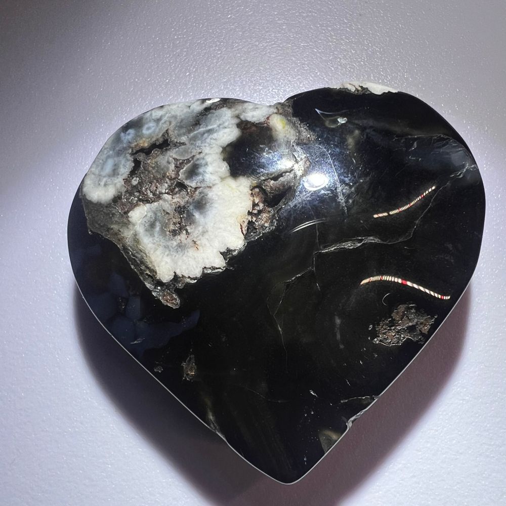 Black Cherry Agate Crystal Heart Carving - Picture 4 of 9